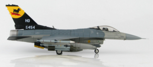 Hobby Master 1/72 F-16C:8th FS 'Black Sheep