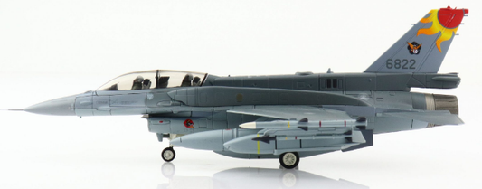 Hobby Master 1/72 F-16V: w/AGM-154 missiles