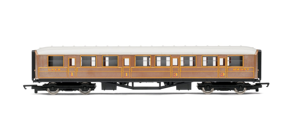 Hornby R/ROAD LNER Teak Comp